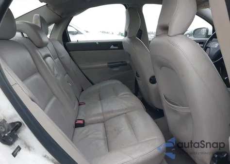 2008 Volvo S40 2.4I z USA, uszkodzony, nr VIN YV1MS382582375041